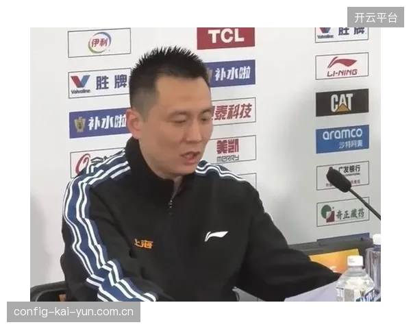 上海主帅卢伟凭借联盟第一战绩获最佳教练，成功将球队打造成攻守兼备的冠军之师。